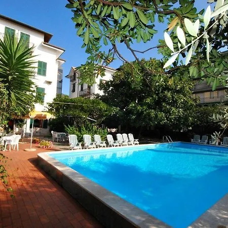 Cristal Hotel 3*