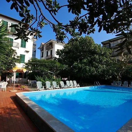Cristal Hotel 3*